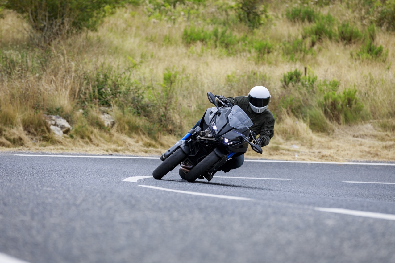 Ensaio Yamaha NIKEN – “Riding the Revolution”