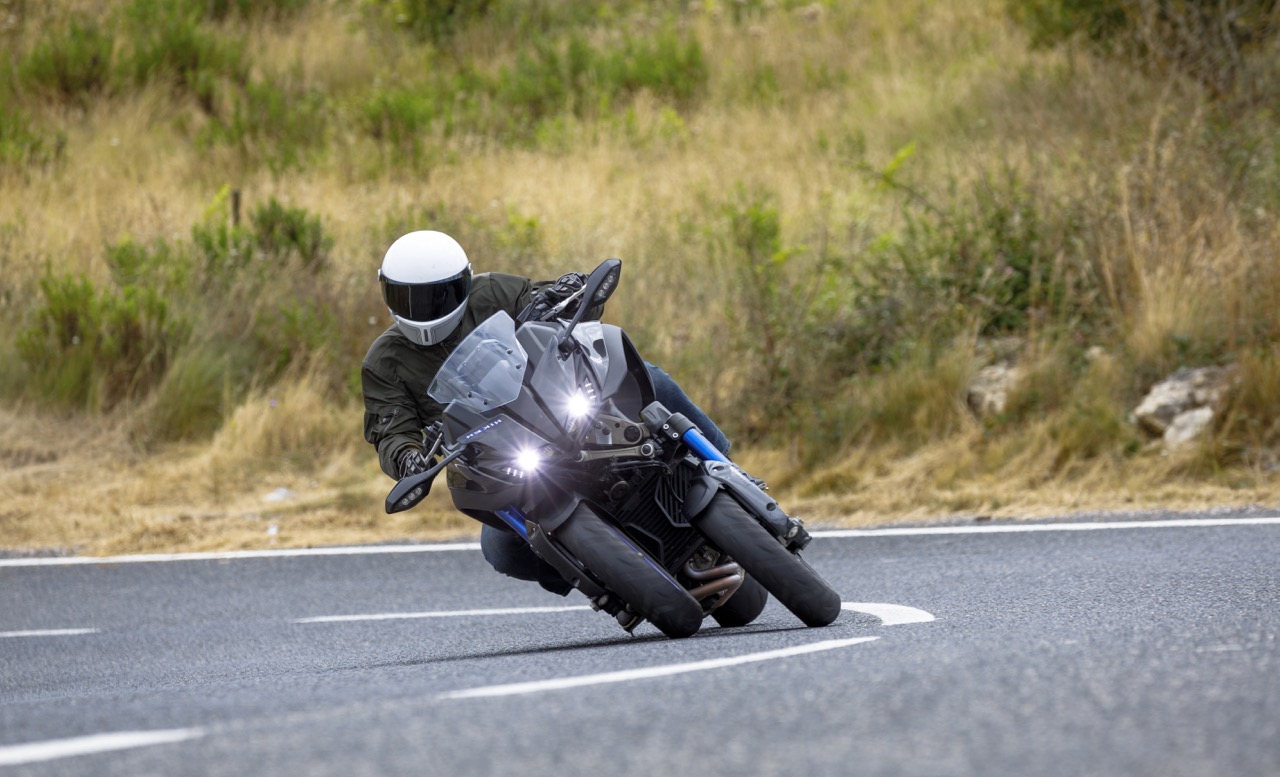 Ensaio Yamaha NIKEN – “Riding the Revolution”