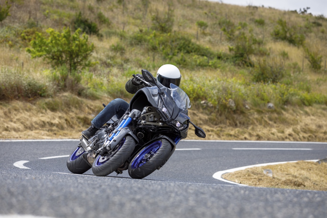 Ensaio Yamaha NIKEN – “Riding the Revolution”