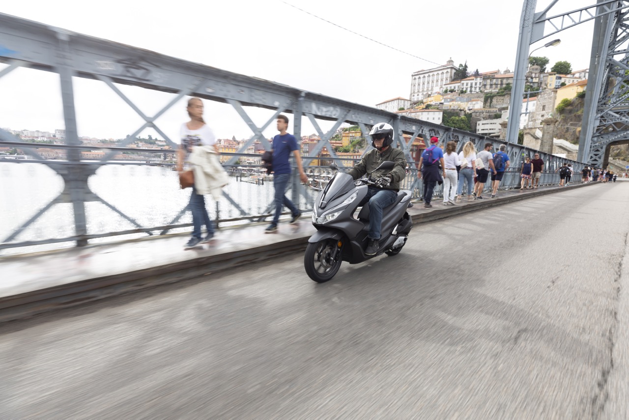 Ensaio Honda PCX 125 de 2018 – Renovar para Liderar