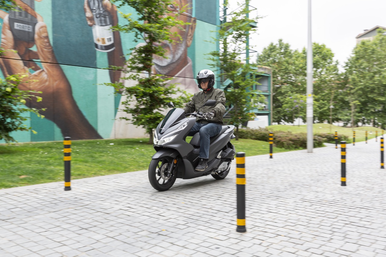 Ensaio Honda PCX 125 de 2018 – Renovar para Liderar