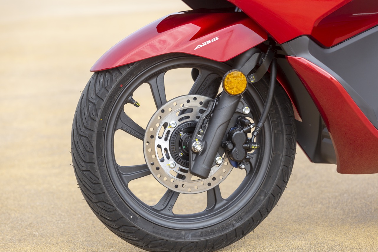 Ensaio Honda PCX 125 de 2018 – Renovar para Liderar