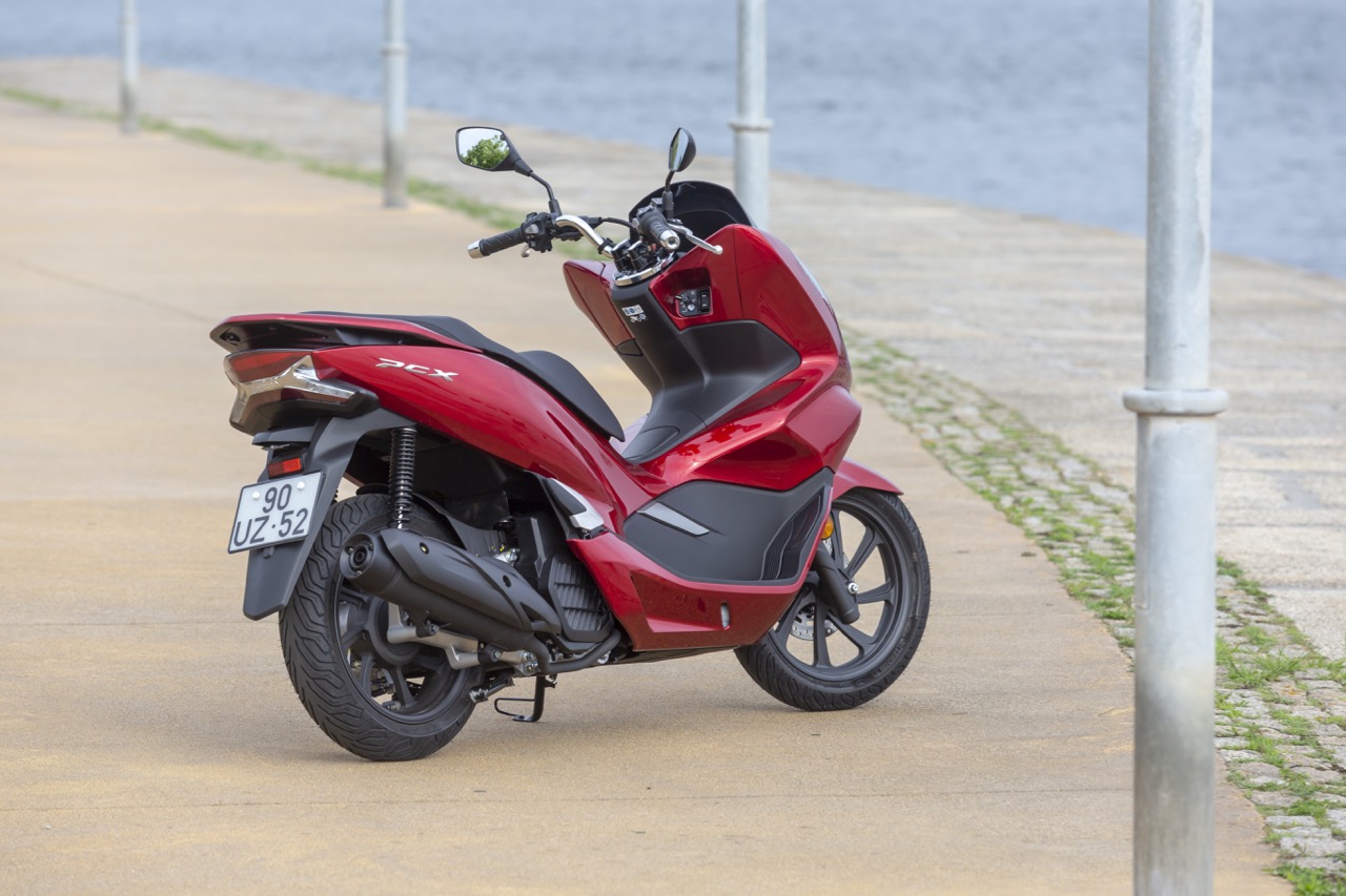 Ensaio Honda PCX 125 de 2018 – Renovar para Liderar