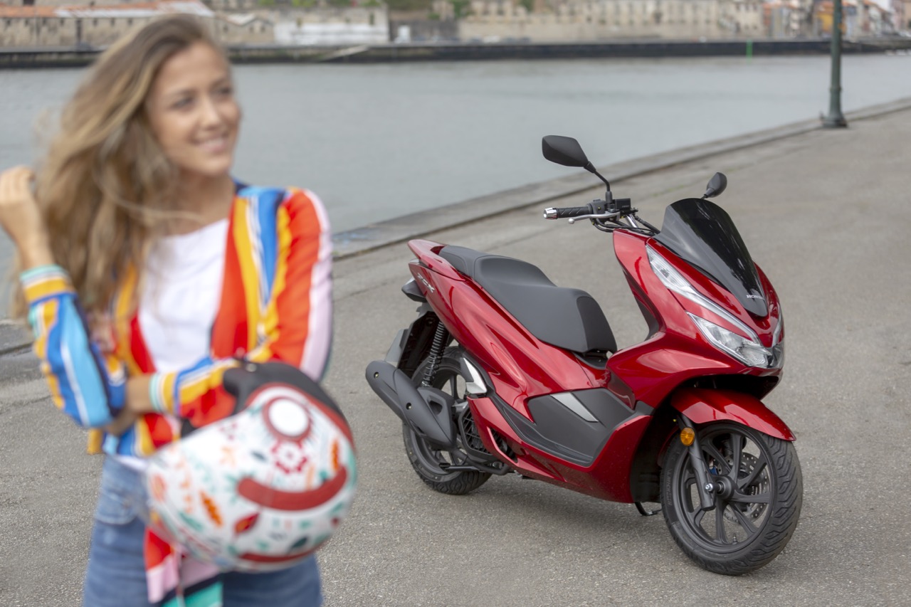Ensaio Honda PCX 125 de 2018 – Renovar para Liderar