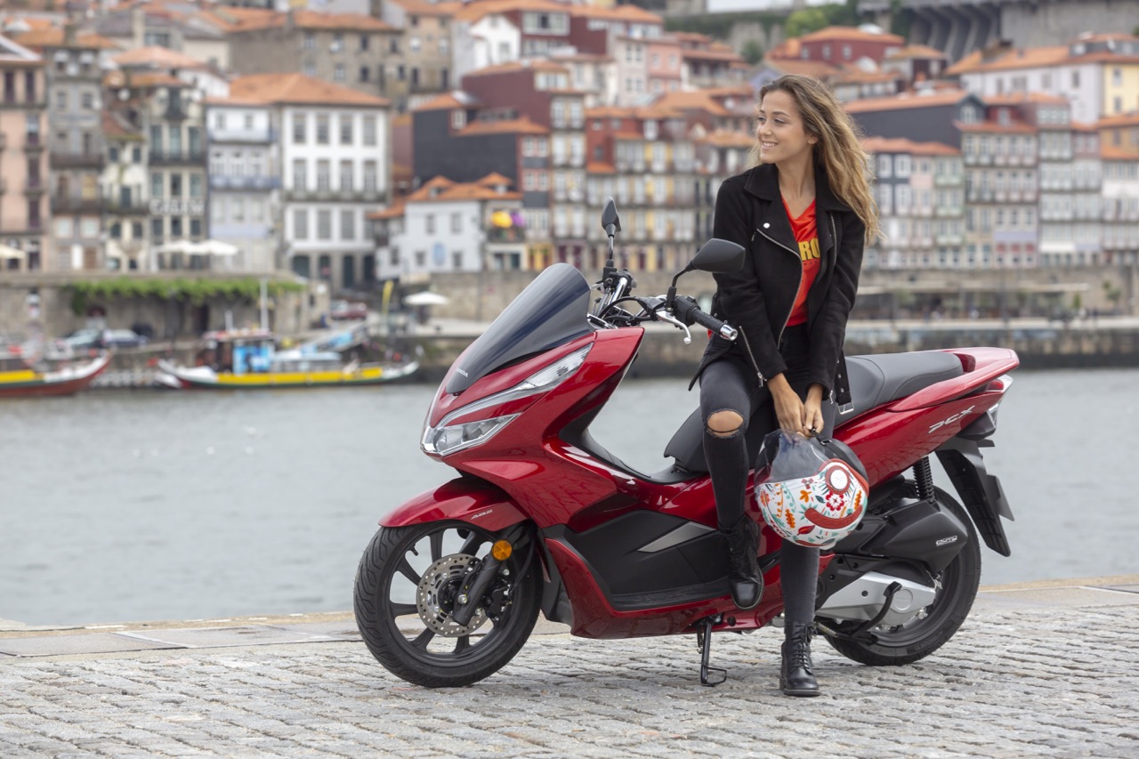 Ensaio Honda PCX 125 de 2018 – Renovar para Liderar