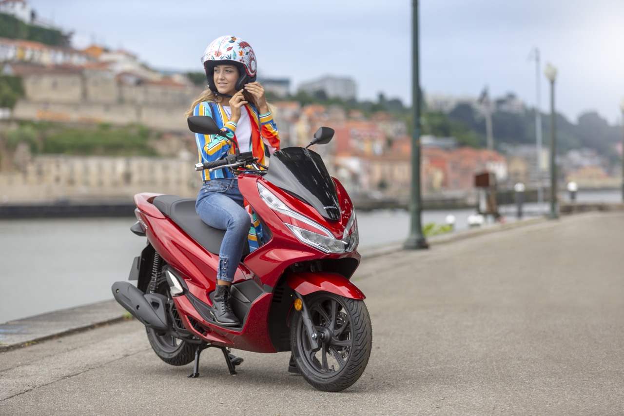 Ensaio Honda PCX 125 de 2018 – Renovar para Liderar