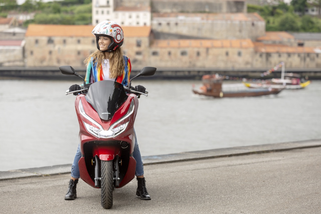 Ensaio Honda PCX 125 de 2018 – Renovar para Liderar