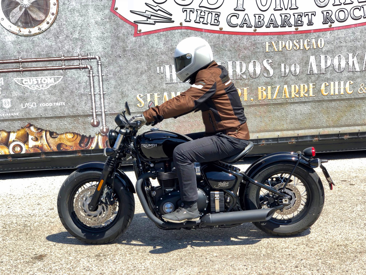 Ensaio Triumph Bobber Black – Com um “Punch” da Pesada