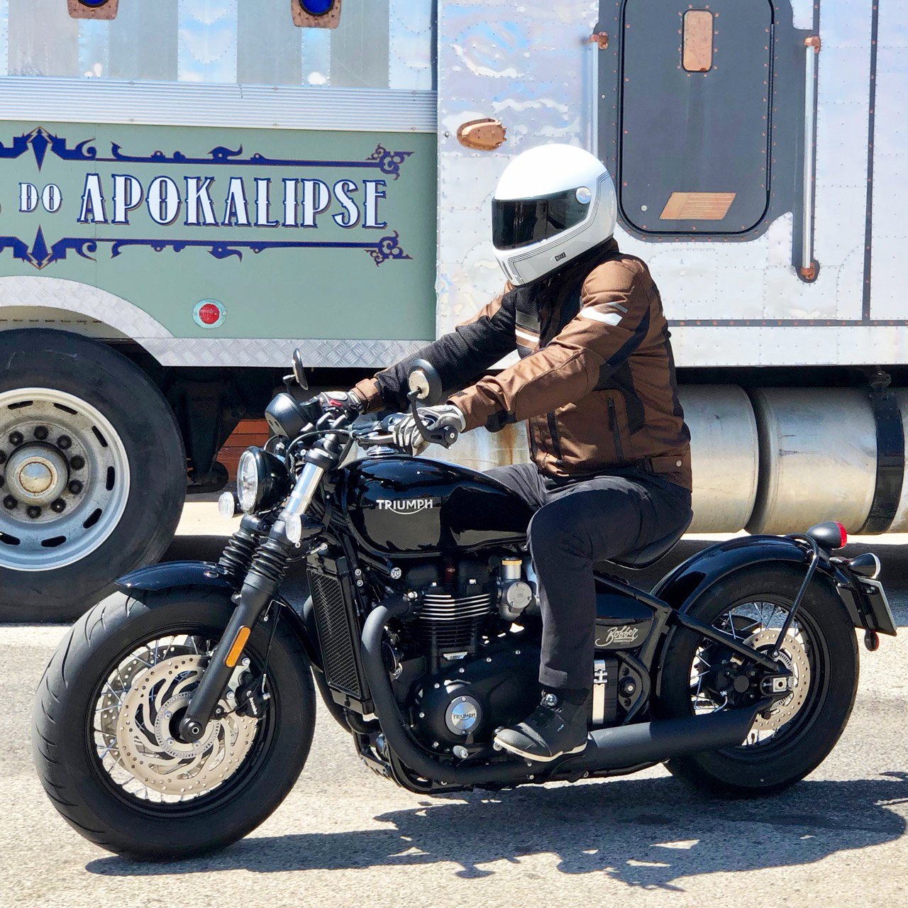 Ensaio Triumph Bobber Black – Com um “Punch” da Pesada