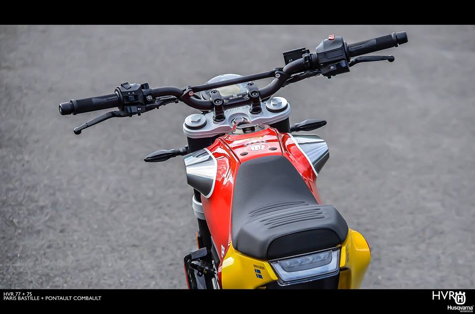 Husqvarna Svartpilen 401 de tributo a Steve McQueen
