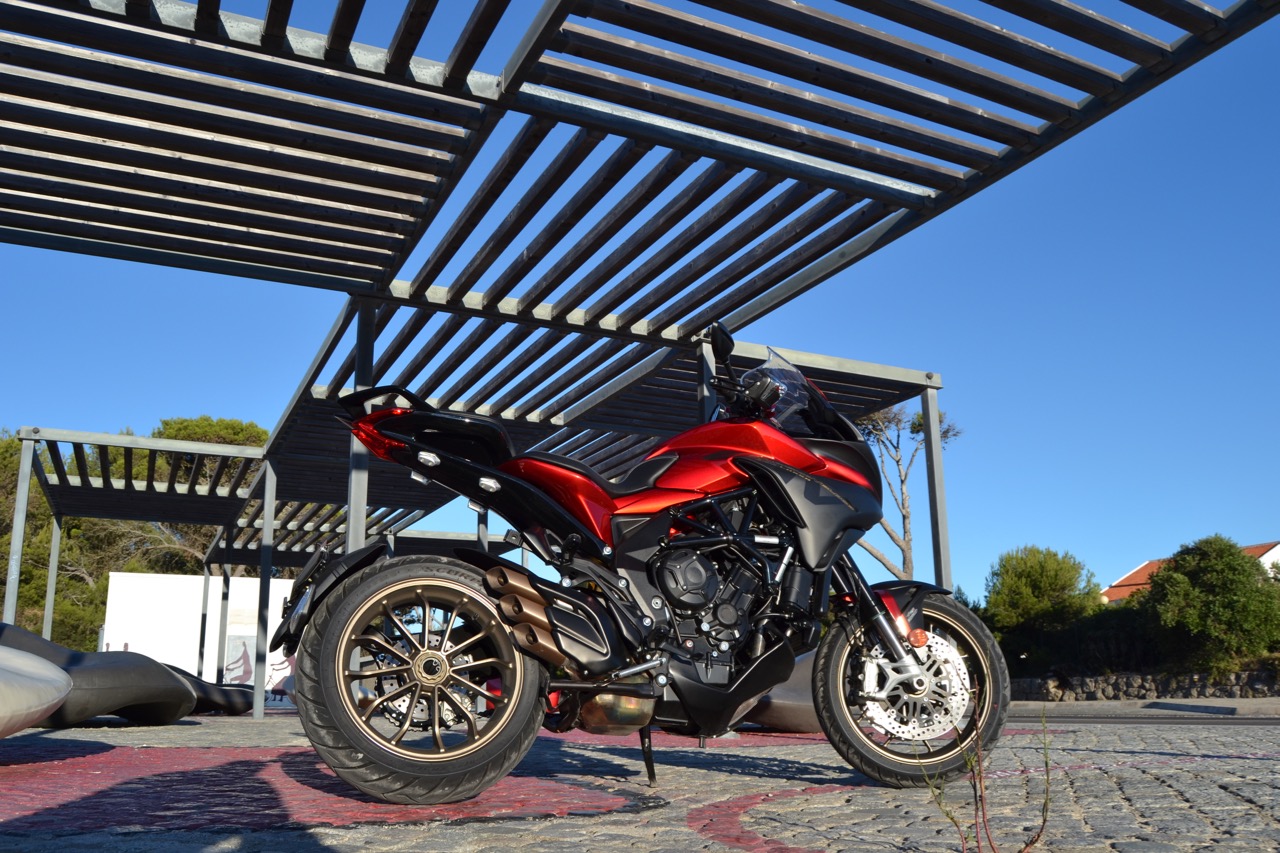 Ensaio MV Agusta Turismo Veloce Lusso 2018 – Uma Sport Turismo “di Lusso”