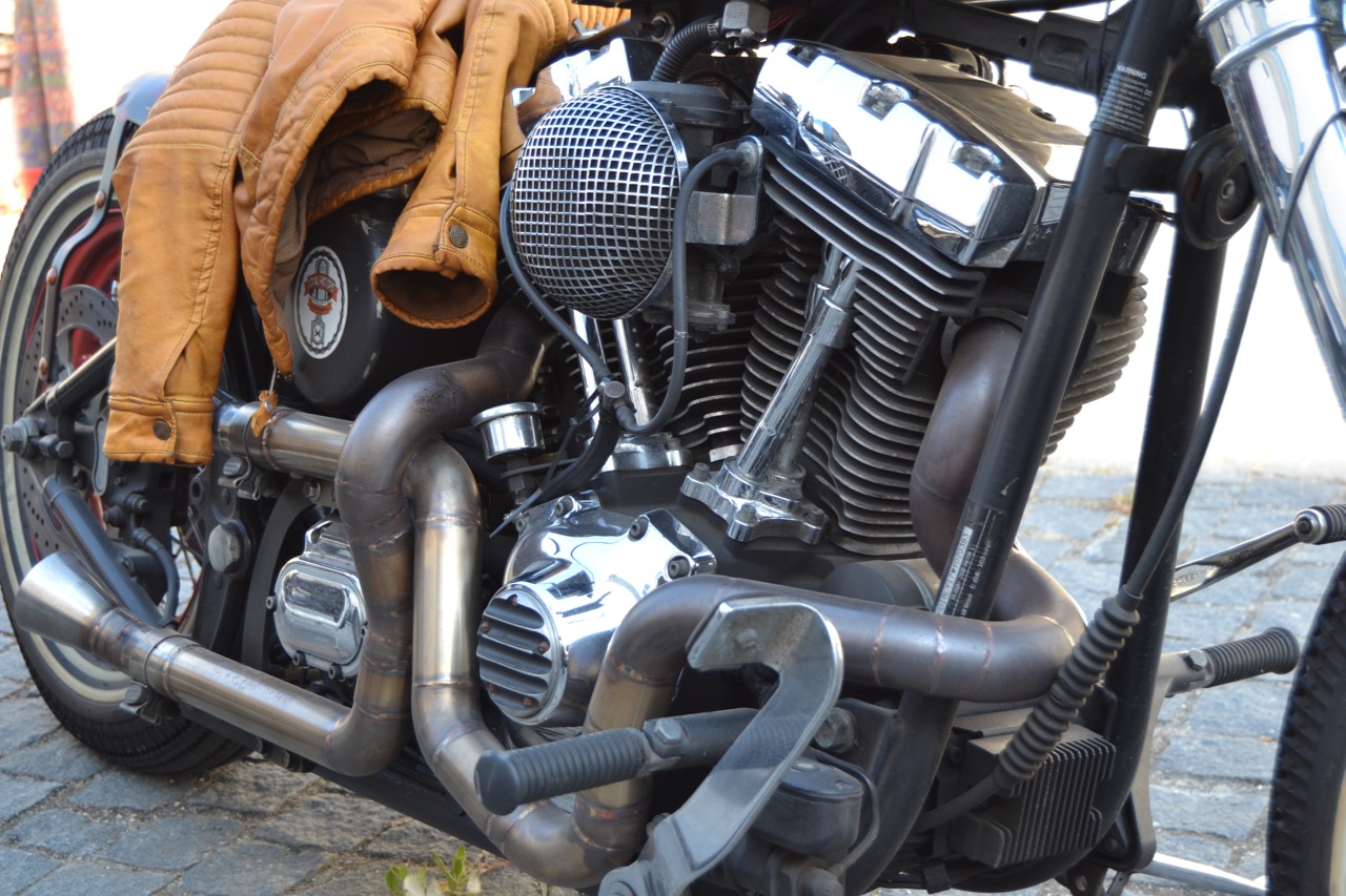 Centenas participaram no evento “Distinguished Gentleman’s Ride” e nós também.