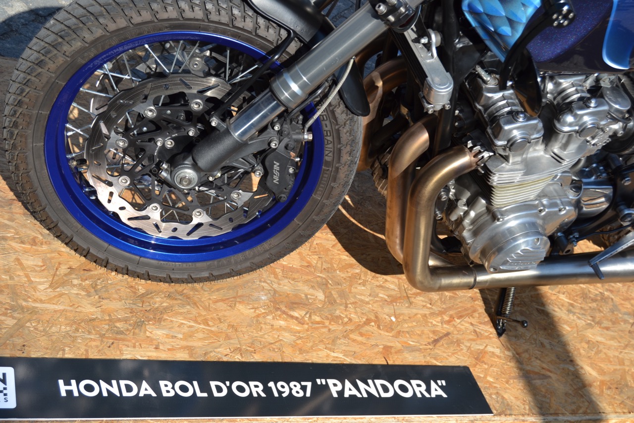 Centenas participaram no evento “Distinguished Gentleman’s Ride” e nós também.