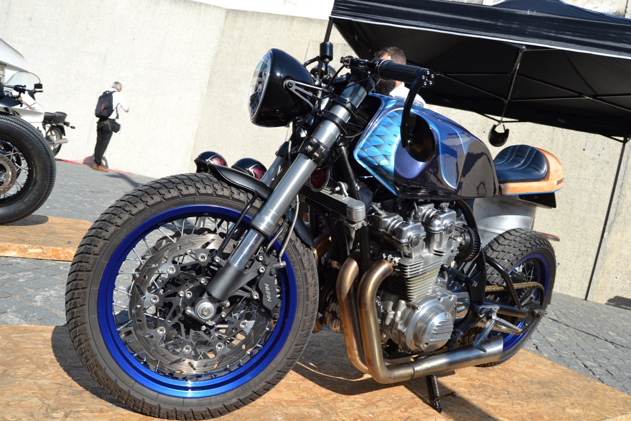 Centenas participaram no evento “Distinguished Gentleman’s Ride” e nós também.