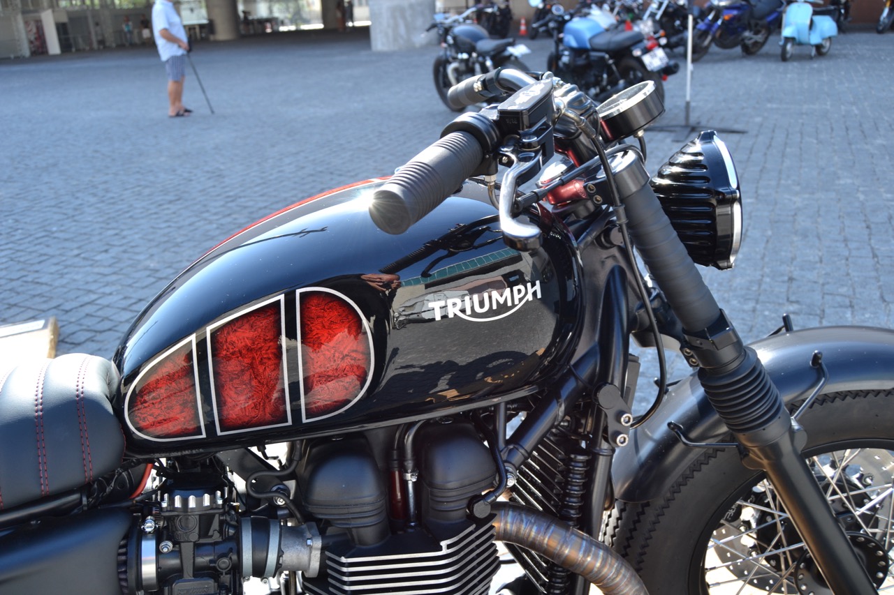 Centenas participaram no evento “Distinguished Gentleman’s Ride” e nós também.