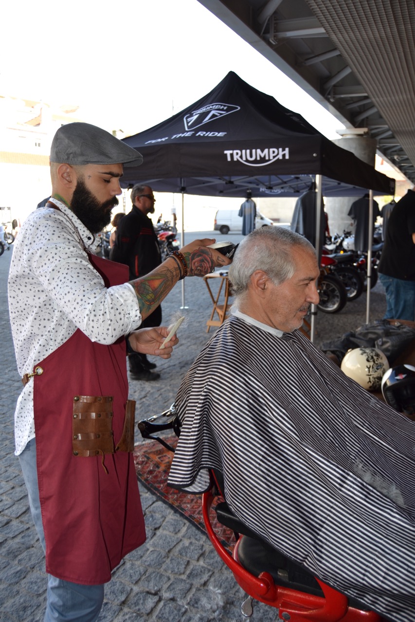 Centenas participaram no evento “Distinguished Gentleman’s Ride” e nós também.