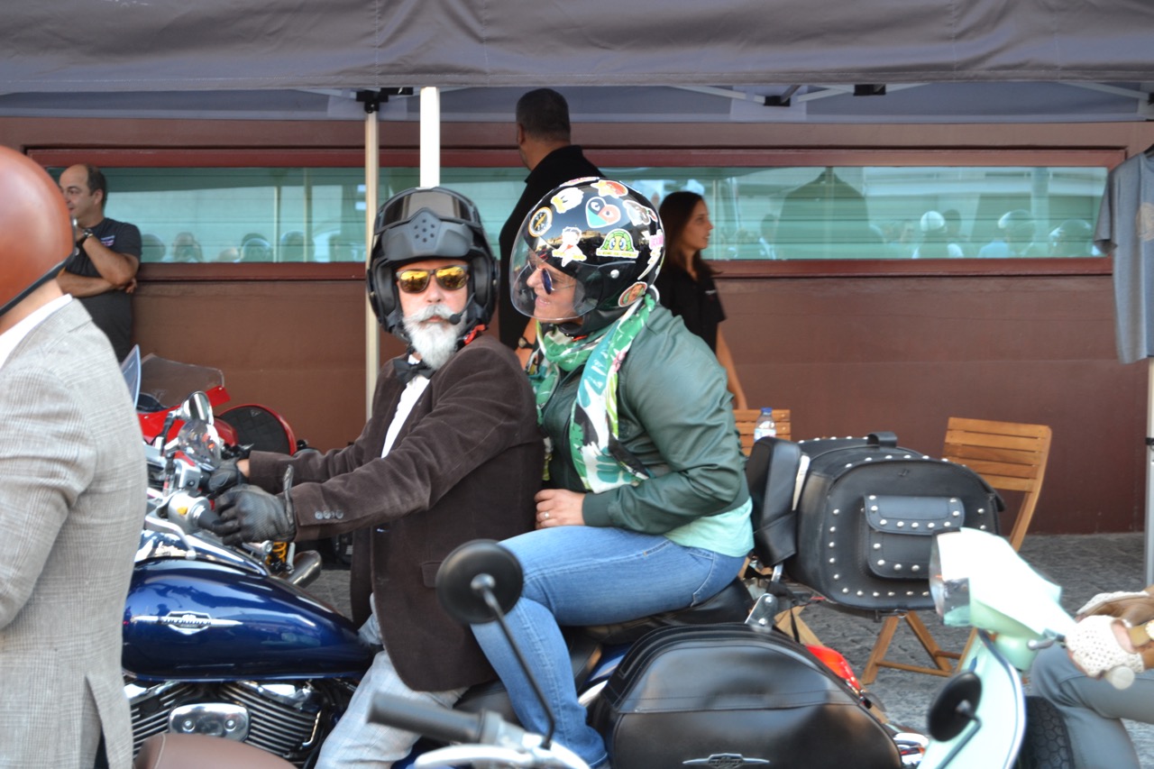 Centenas participaram no evento “Distinguished Gentleman’s Ride” e nós também.