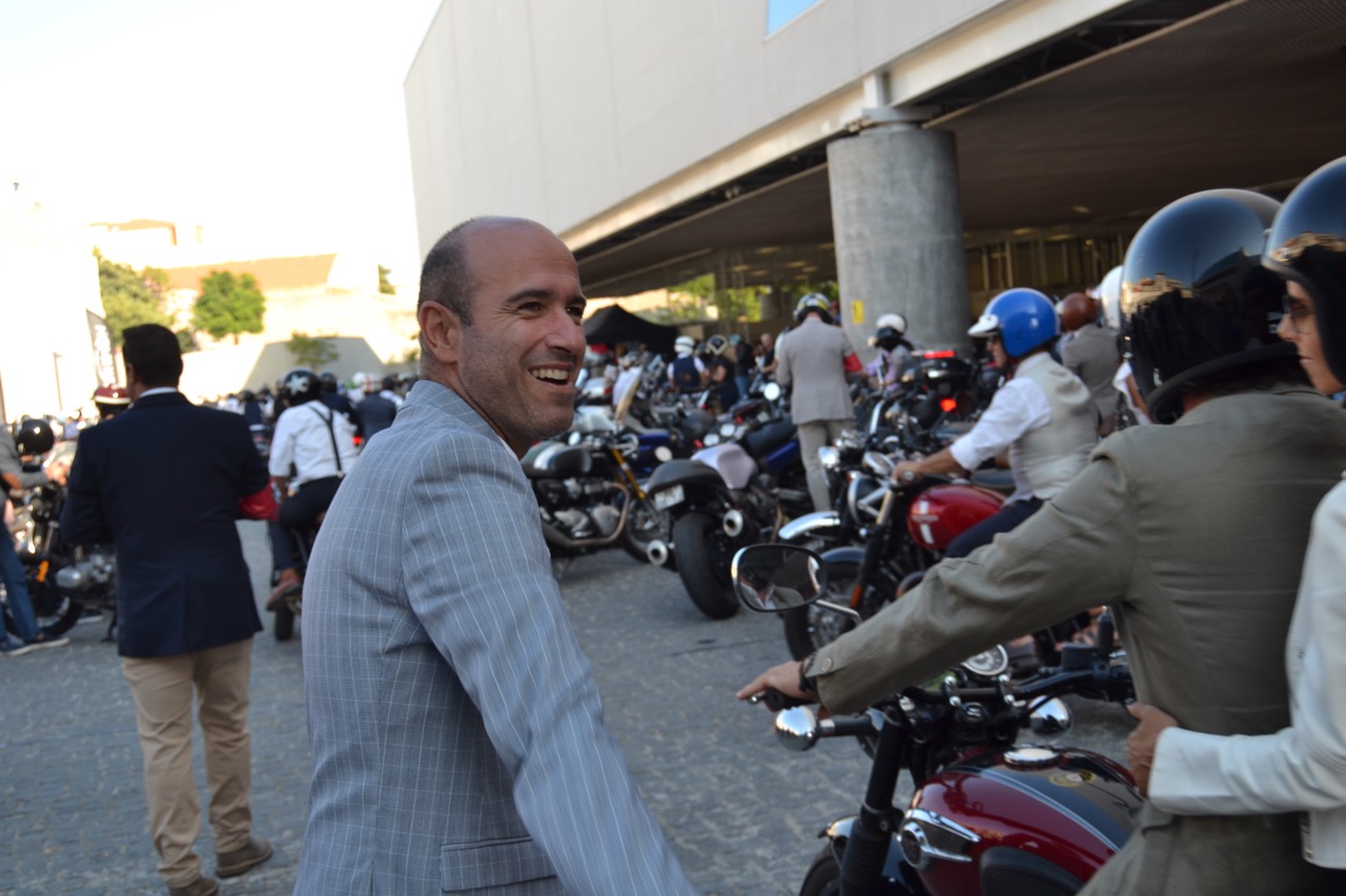 Centenas participaram no evento “Distinguished Gentleman’s Ride” e nós também.