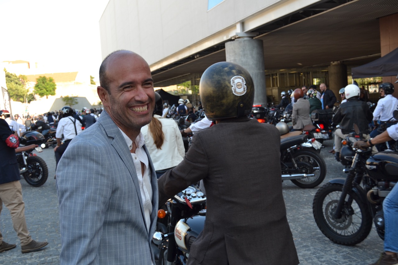 Centenas participaram no evento “Distinguished Gentleman’s Ride” e nós também.