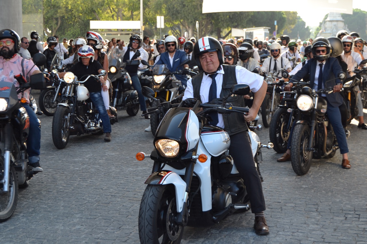 Centenas participaram no evento “Distinguished Gentleman’s Ride” e nós também.