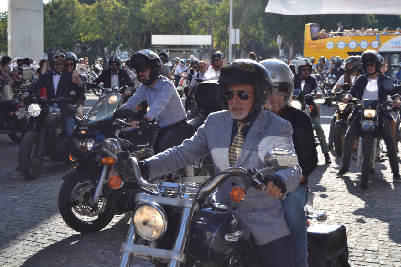Centenas participaram no evento “Distinguished Gentleman’s Ride” e nós também.