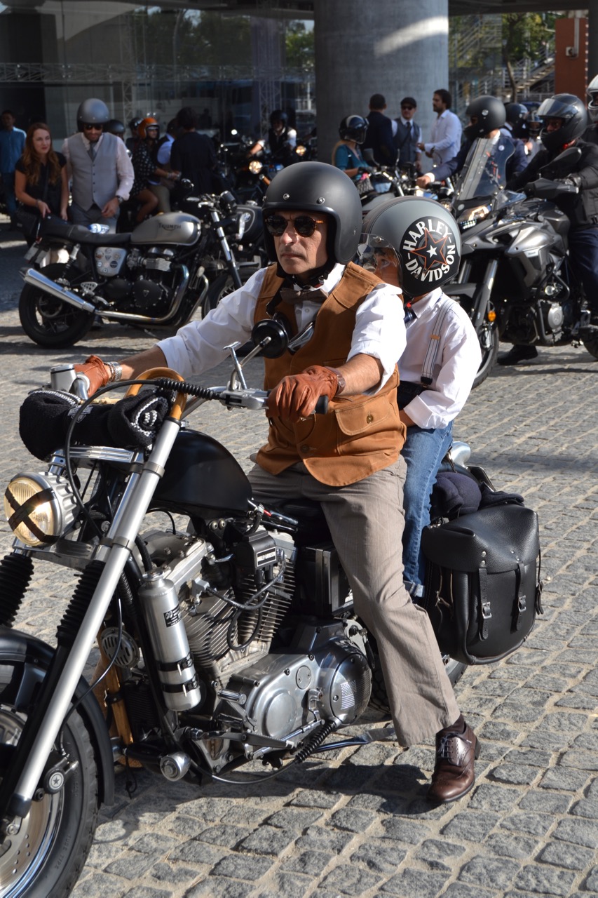 Centenas participaram no evento “Distinguished Gentleman’s Ride” e nós também.