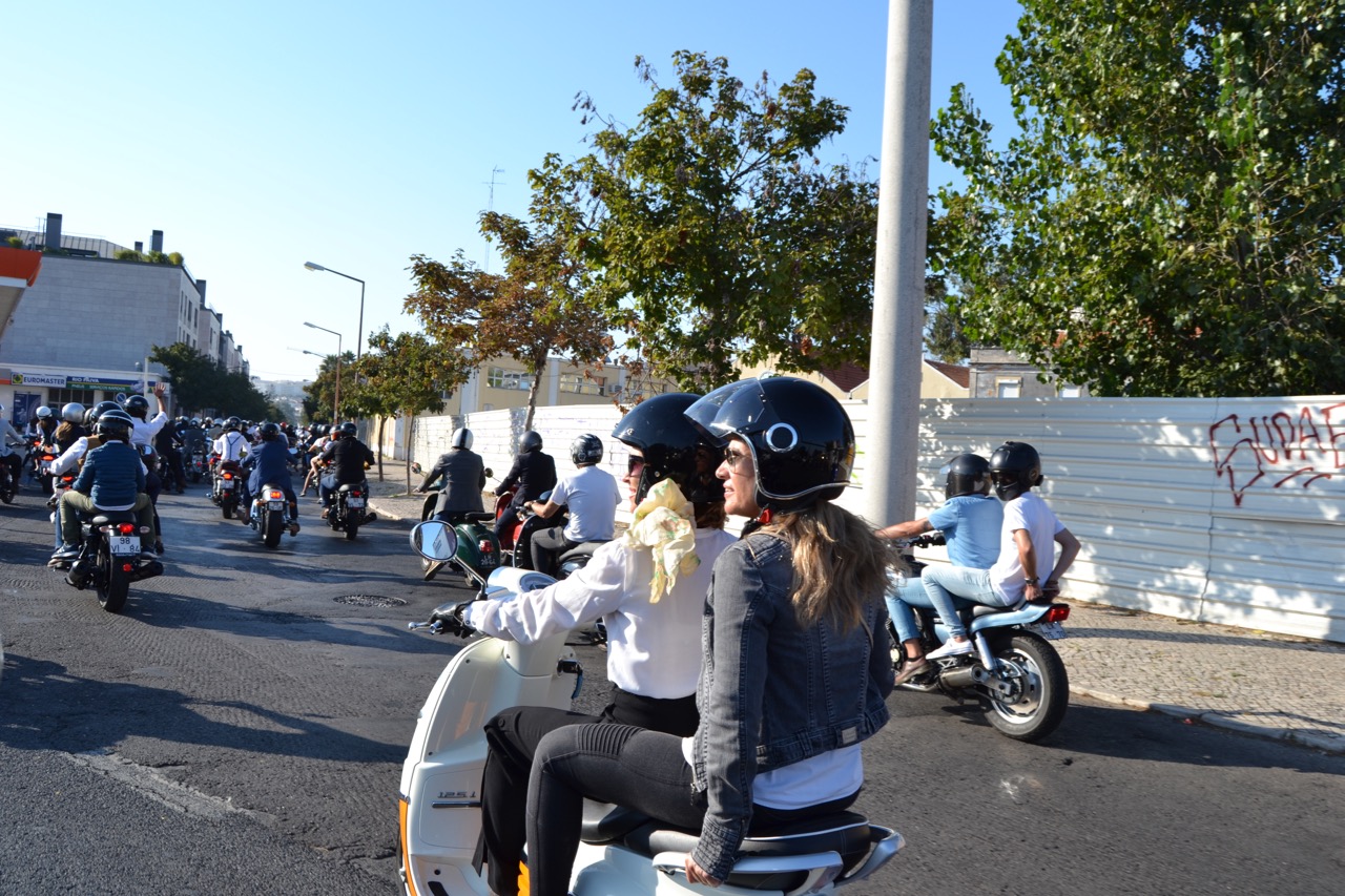 Centenas participaram no evento “Distinguished Gentleman’s Ride” e nós também.