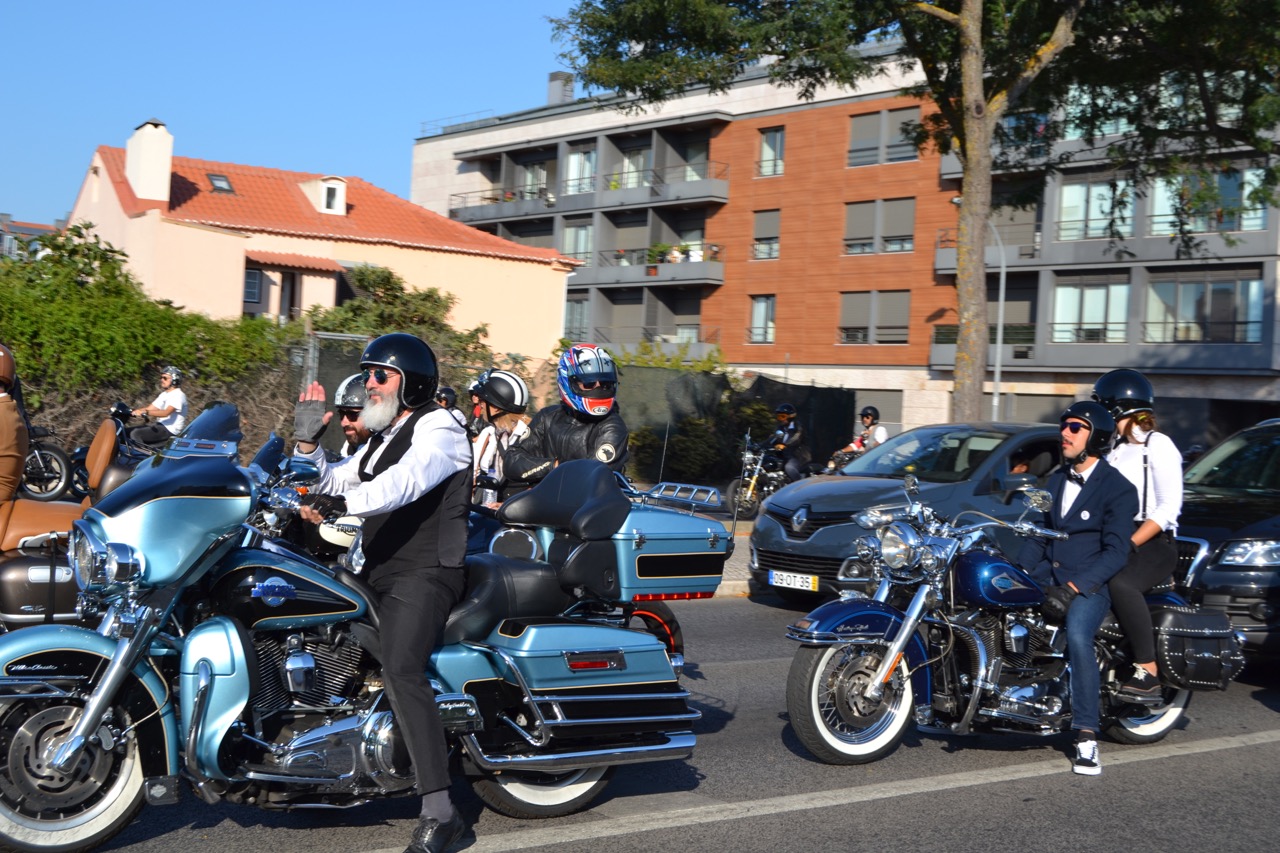 Centenas participaram no evento “Distinguished Gentleman’s Ride” e nós também.