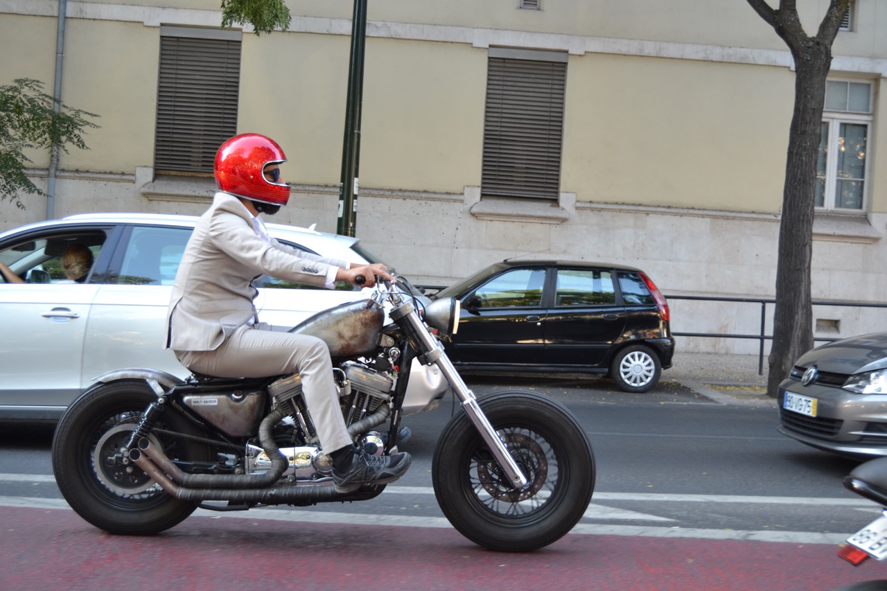 Centenas participaram no evento “Distinguished Gentleman’s Ride” e nós também.
