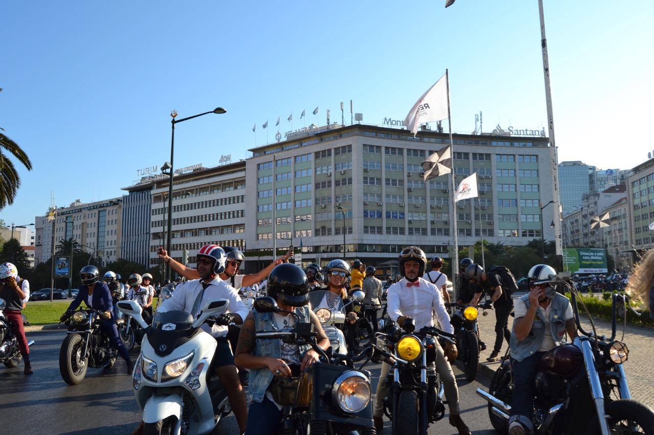 Centenas participaram no evento “Distinguished Gentleman’s Ride” e nós também.