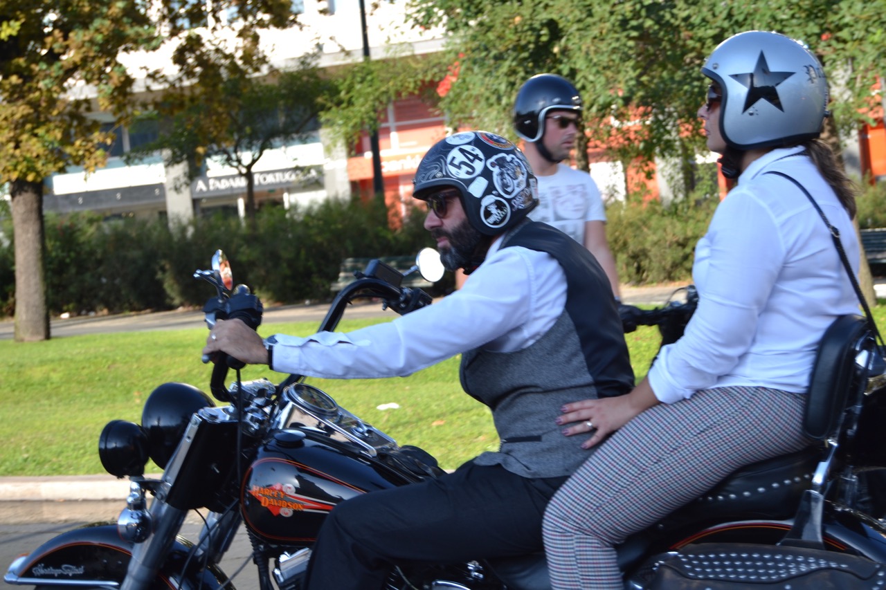 Centenas participaram no evento “Distinguished Gentleman’s Ride” e nós também.