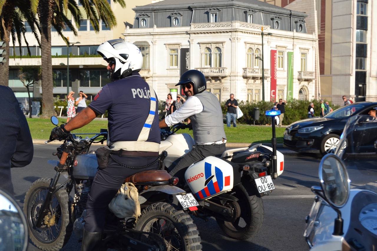 Centenas participaram no evento “Distinguished Gentleman’s Ride” e nós também.