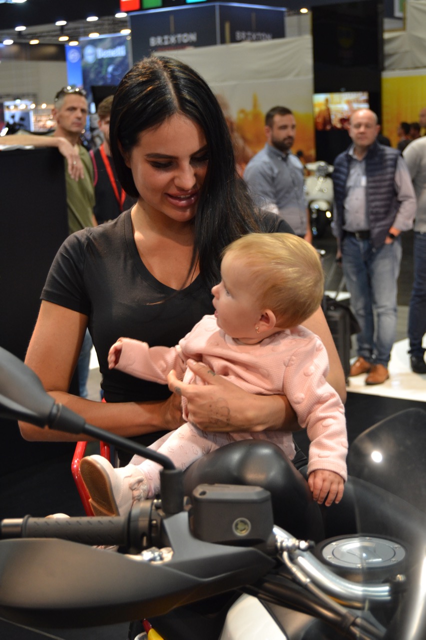 Intermot 2018: Moto Guzzi apresenta a nova V85 TT