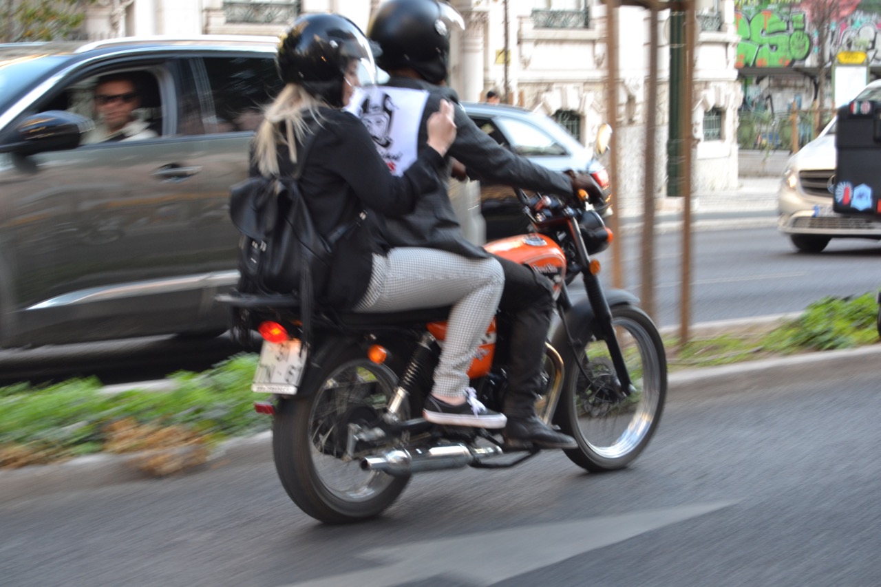 Centenas participaram no evento “Distinguished Gentleman’s Ride” e nós também.
