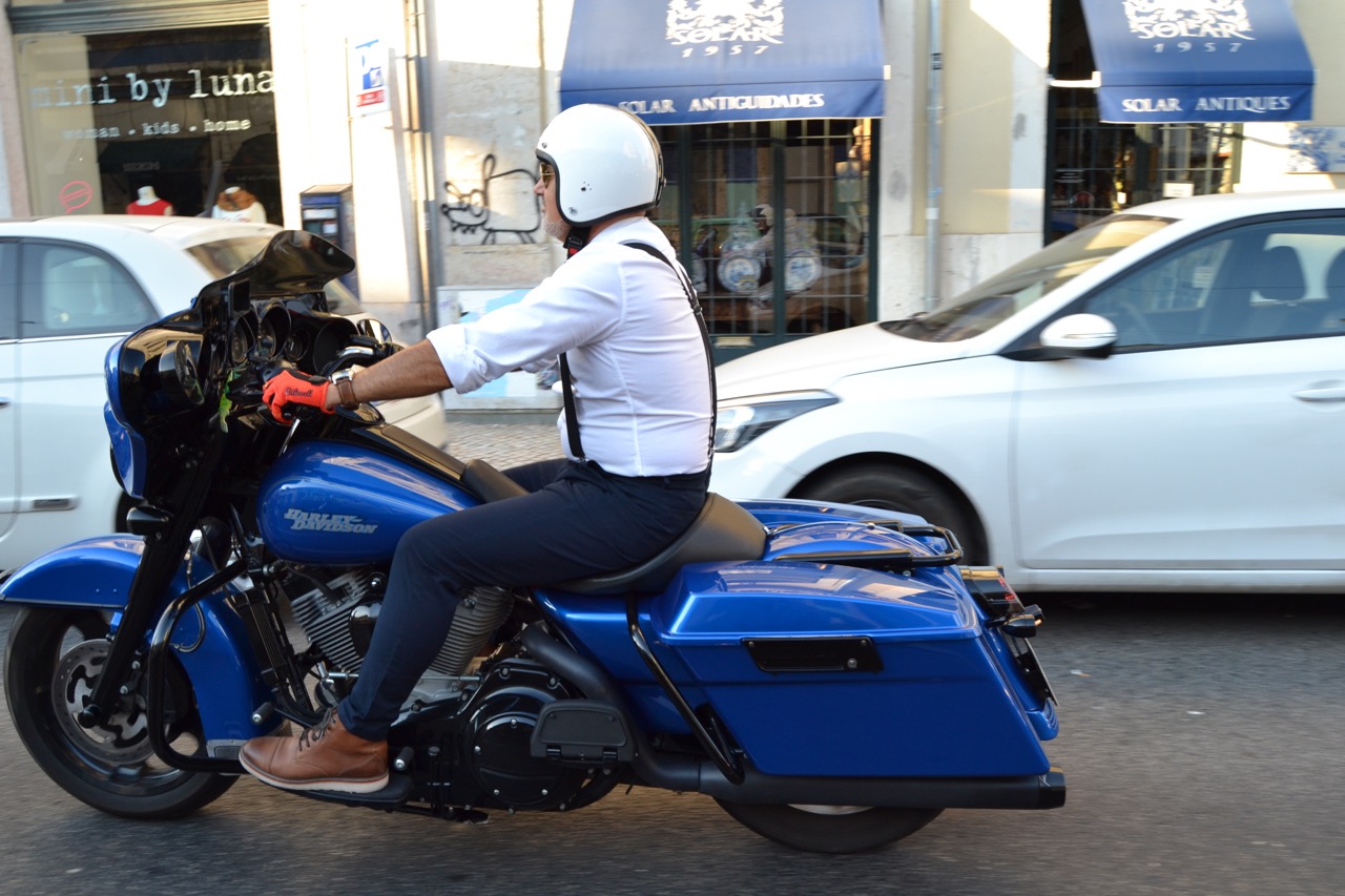 Centenas participaram no evento “Distinguished Gentleman’s Ride” e nós também.