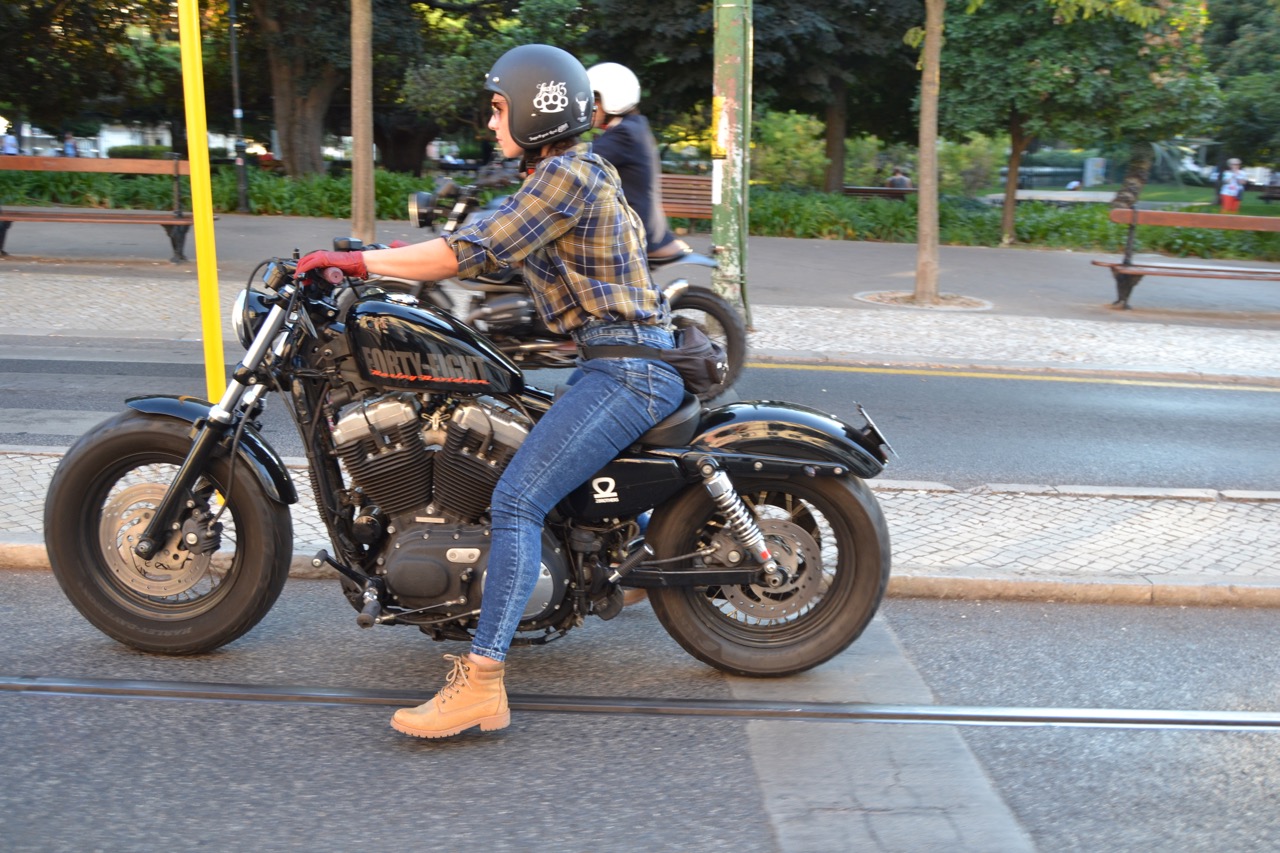 Centenas participaram no evento “Distinguished Gentleman’s Ride” e nós também.