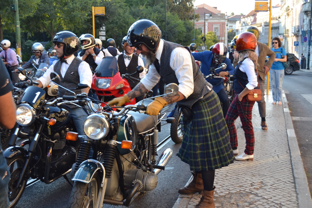 Centenas participaram no evento “Distinguished Gentleman’s Ride” e nós também.