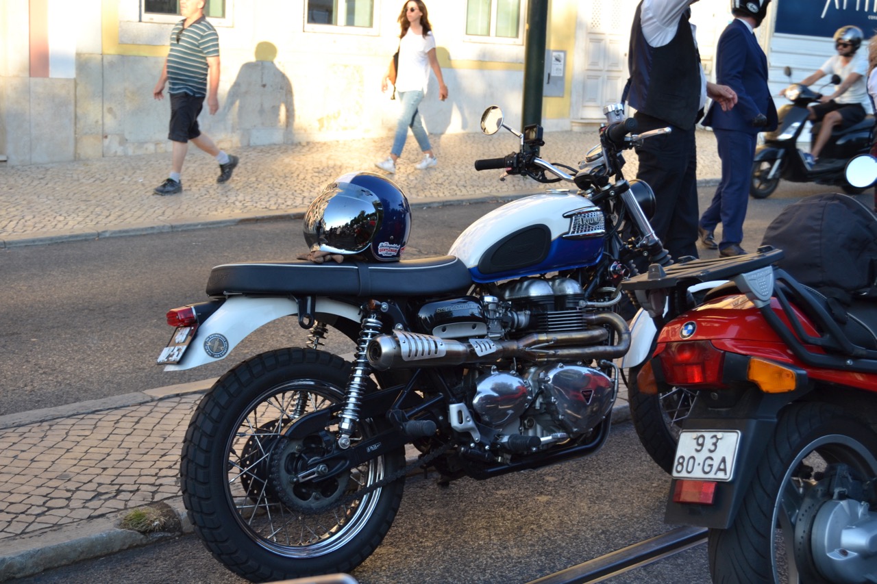 Centenas participaram no evento “Distinguished Gentleman’s Ride” e nós também.