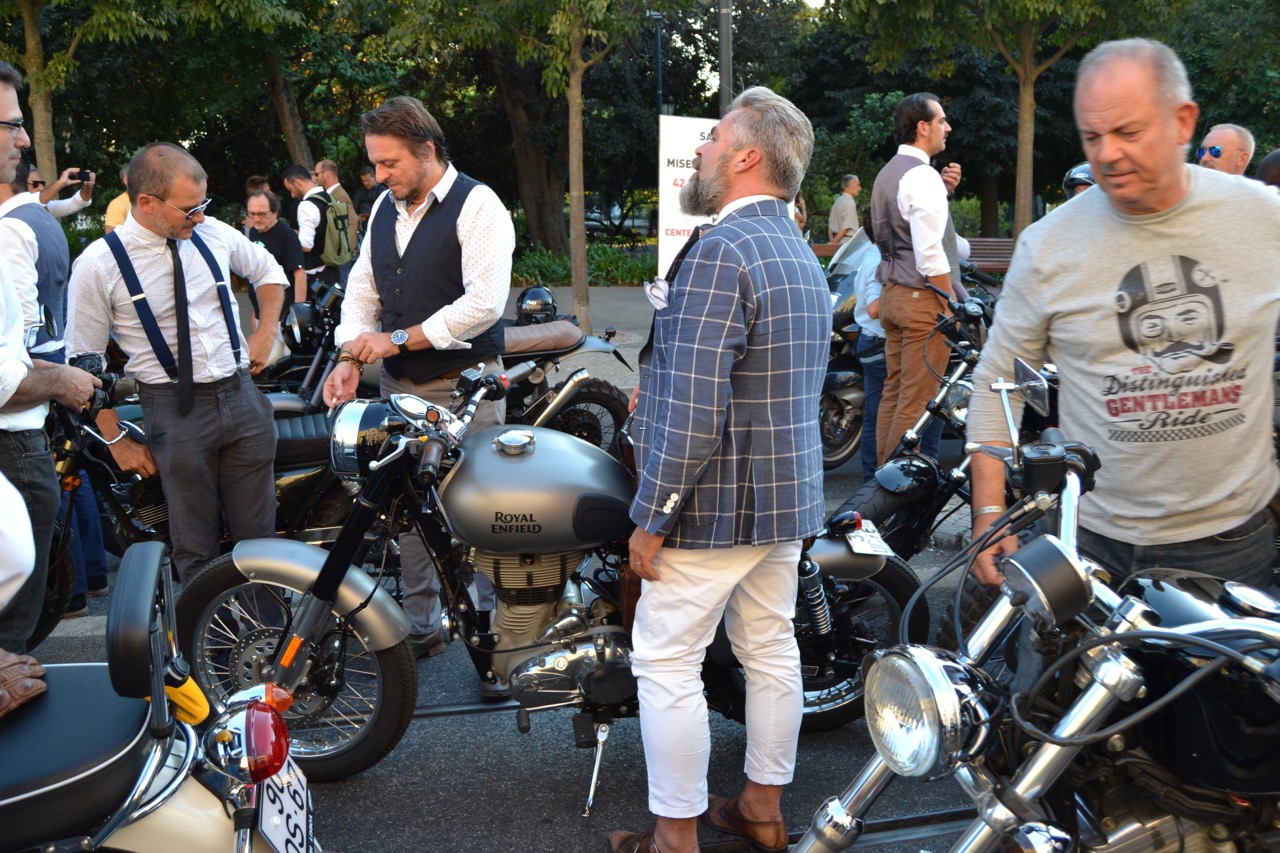 Centenas participaram no evento “Distinguished Gentleman’s Ride” e nós também.