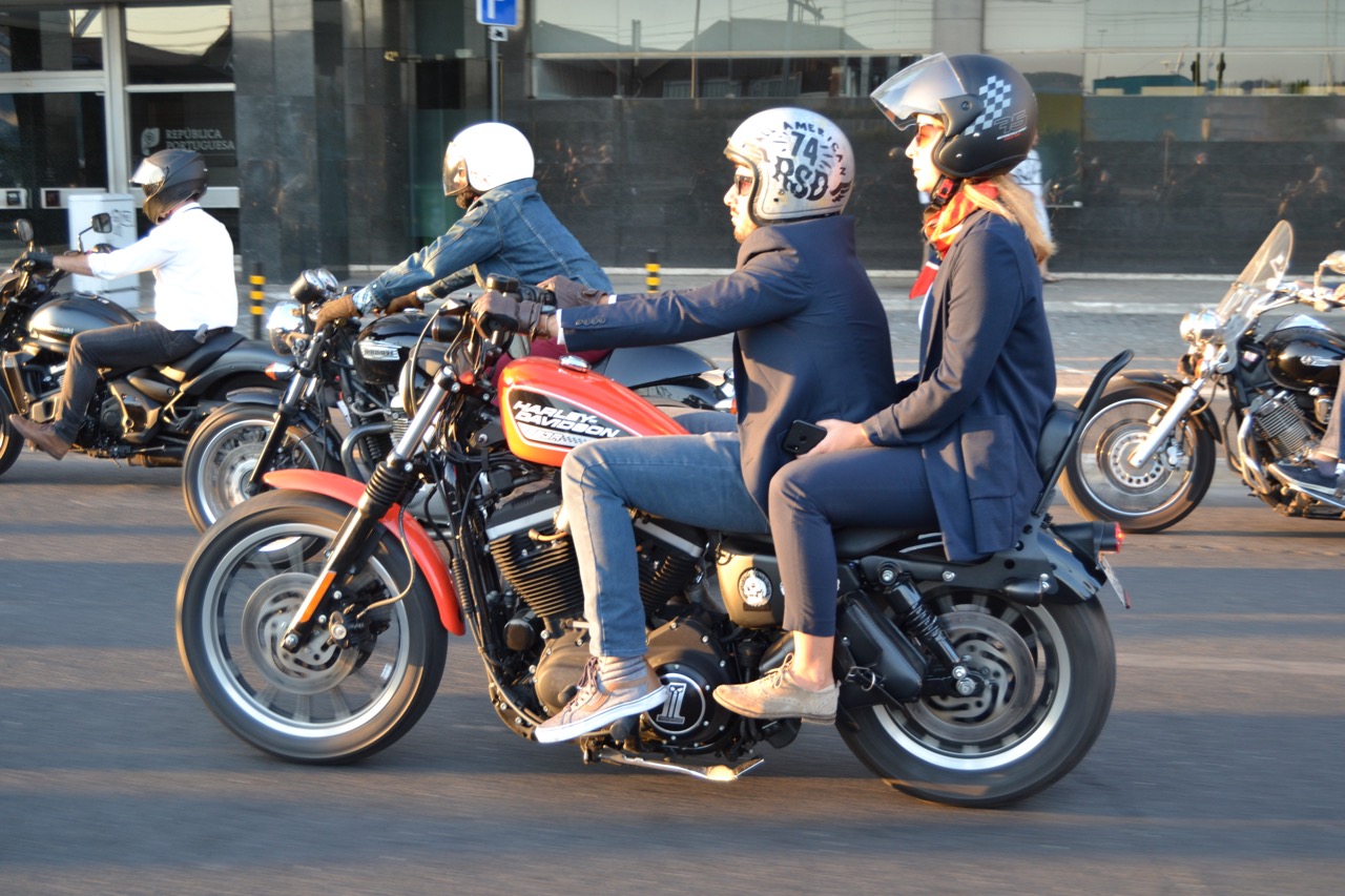 Centenas participaram no evento “Distinguished Gentleman’s Ride” e nós também.