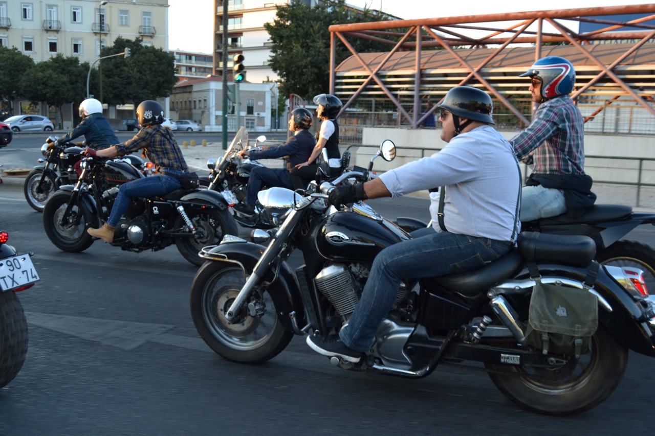 Centenas participaram no evento “Distinguished Gentleman’s Ride” e nós também.