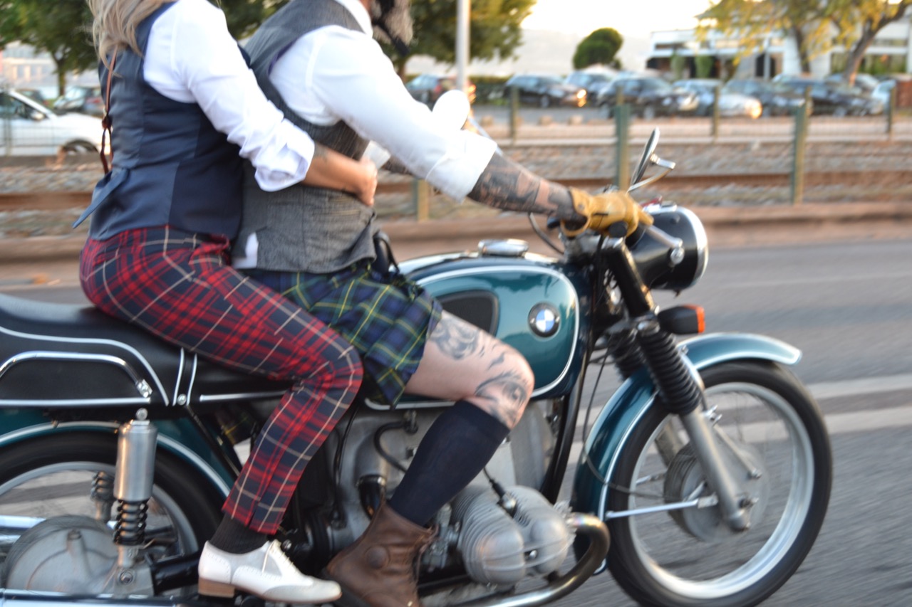 Centenas participaram no evento “Distinguished Gentleman’s Ride” e nós também.