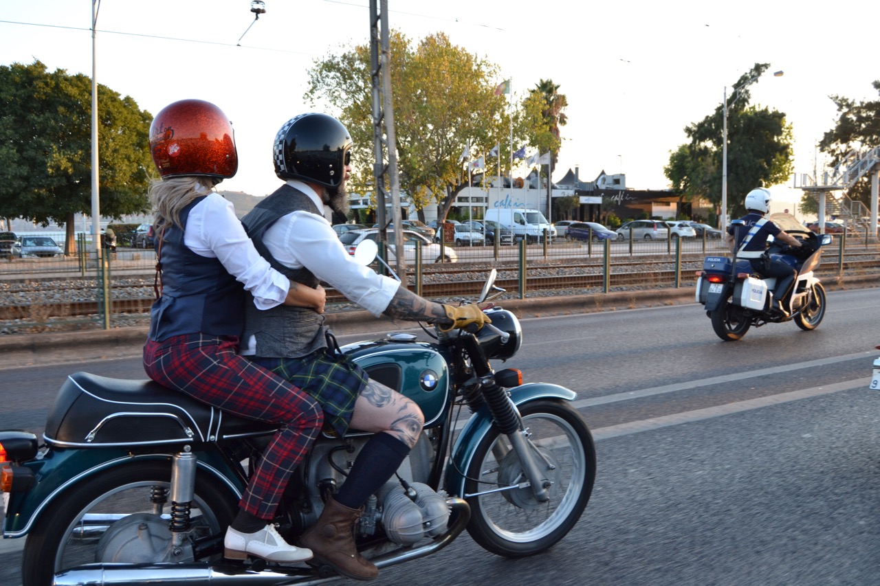Centenas participaram no evento “Distinguished Gentleman’s Ride” e nós também.
