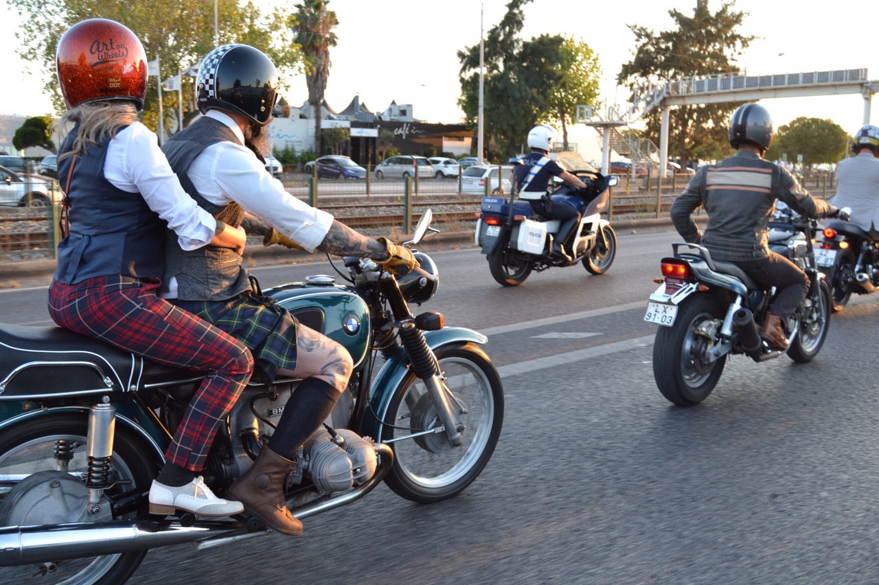 Centenas participaram no evento “Distinguished Gentleman’s Ride” e nós também.