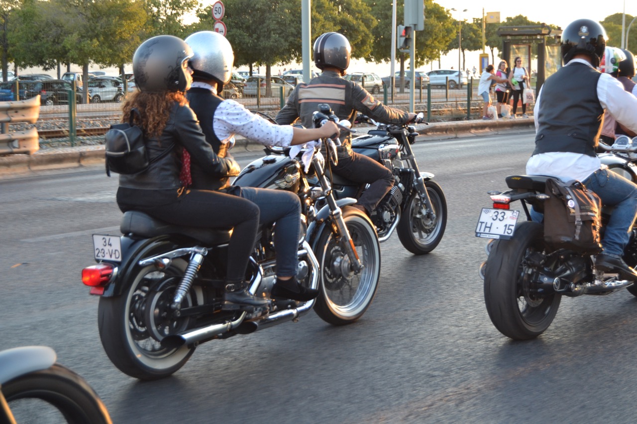 Centenas participaram no evento “Distinguished Gentleman’s Ride” e nós também.