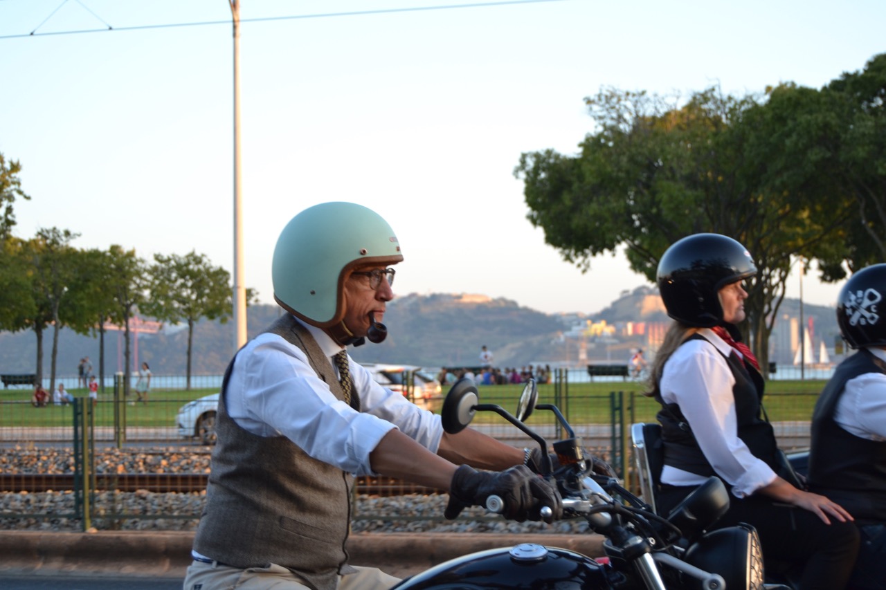 Centenas participaram no evento “Distinguished Gentleman’s Ride” e nós também.