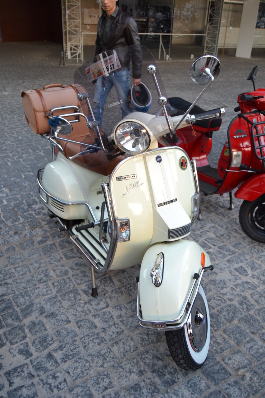 Centenas participaram no evento “Distinguished Gentleman’s Ride” e nós também.