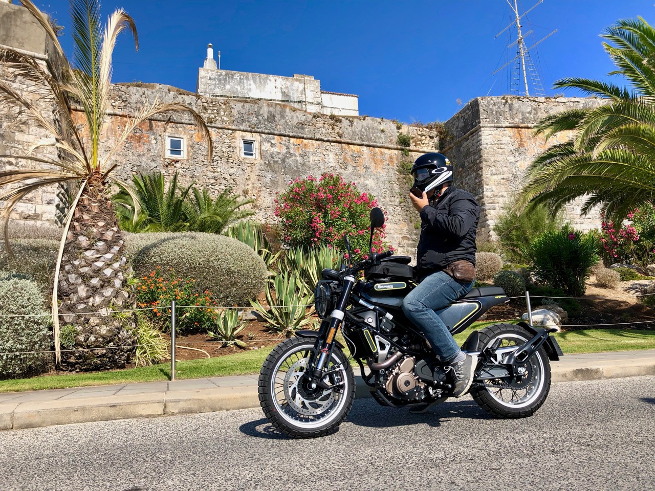 Ensaio Husqvarna Svartpilen 401 – Especialista em Urban OffRoad