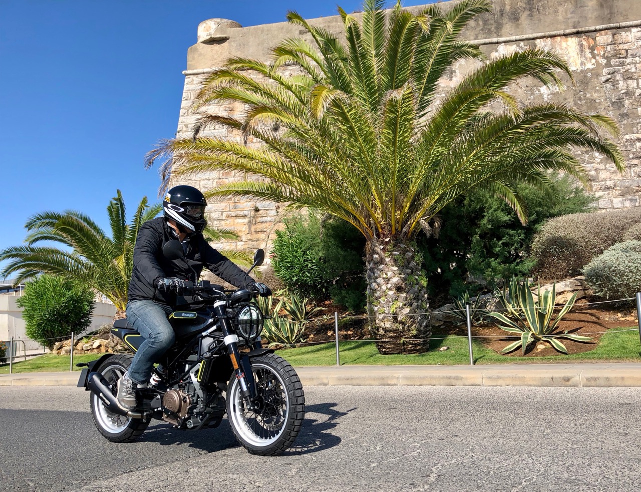 Ensaio Husqvarna Svartpilen 401 – Especialista em Urban OffRoad