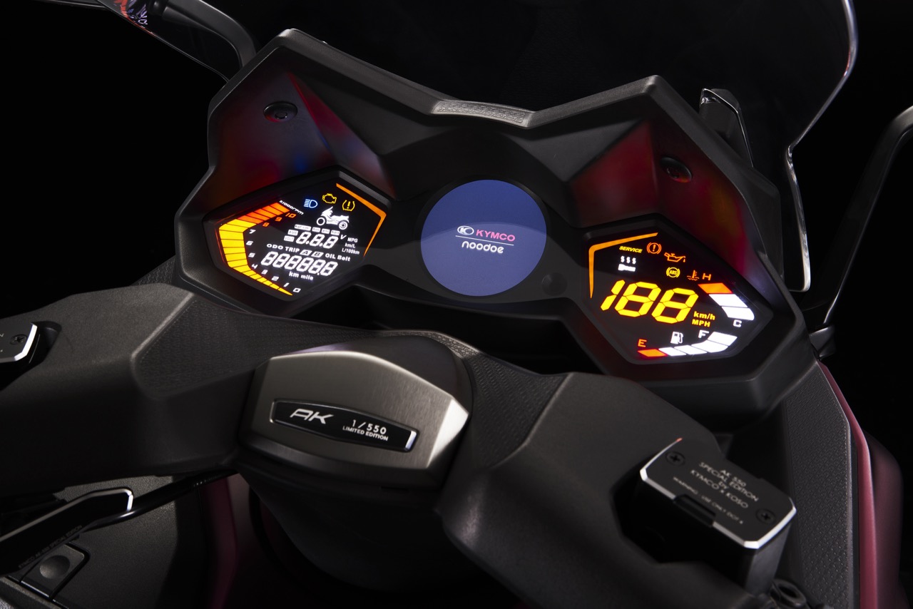 ENSAIO KYMCO AK 550 – Top Gun no segmento Maxi Scooter